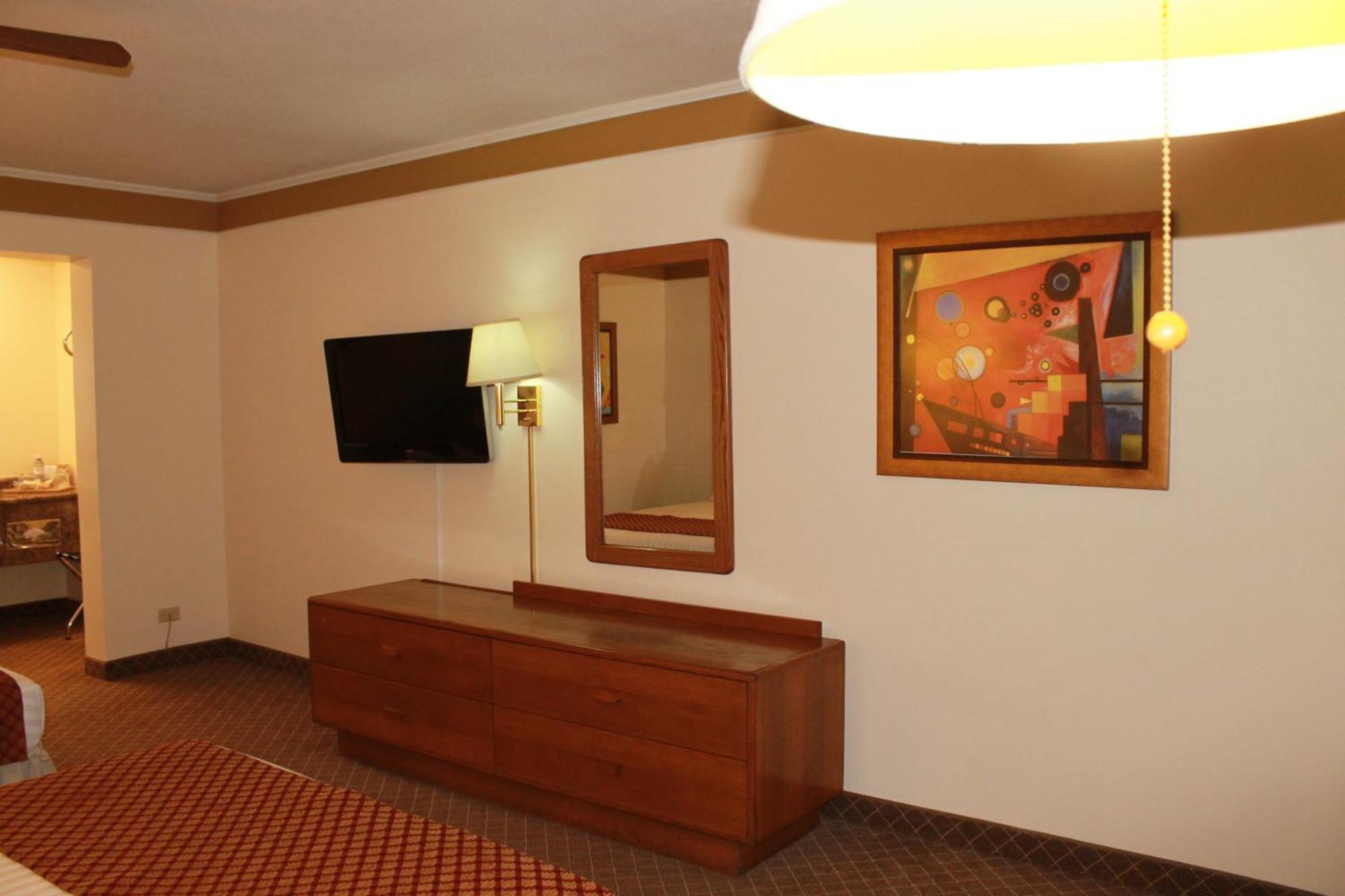 Hotel Santa Fe Camargo الغرفة الصورة